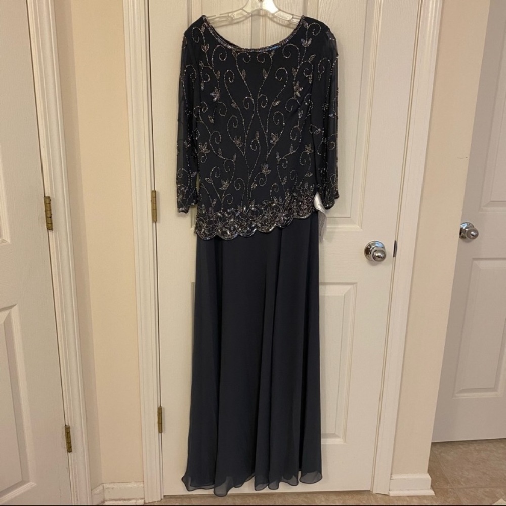 J Kara Illusion 3/4-sleeve Beaded-Overlay Gown in Gunmetal Metallic - Picture 5 of 9